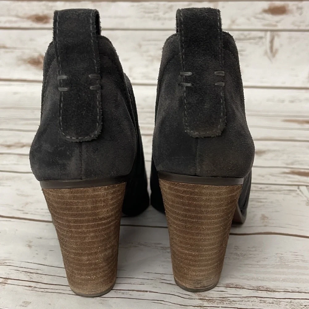 Vince Camuto Francia Suede Booties Women’s Size 9 Stacked Heel Pull On Gray - Picture 8 of 10
